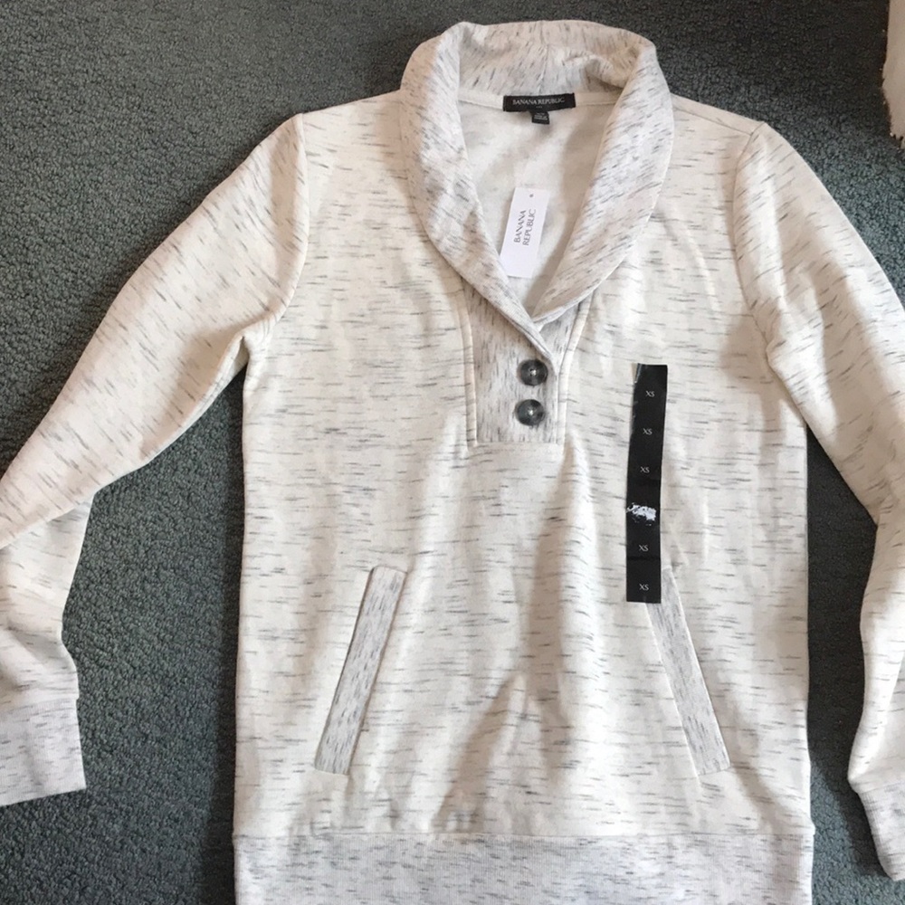 Banana Republic NWT cream pullover